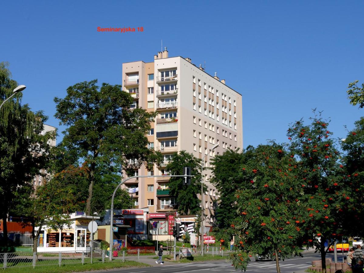 Lokum Seminaryjska Apartament Z Darmowym Parkingiem كيلتشي المظهر الخارجي الصورة
